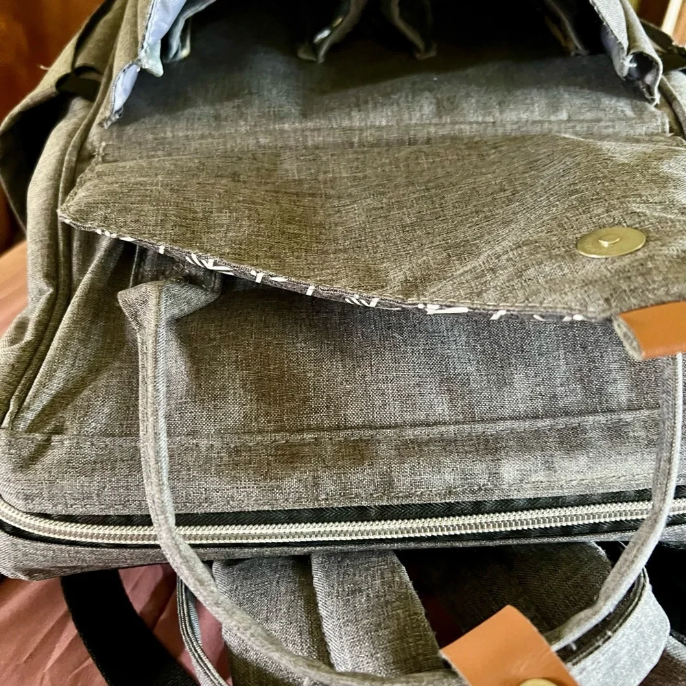 Totebag/Backpack/Clothes bags by Lekebaby Arrow Pattern. Can be use for travel.